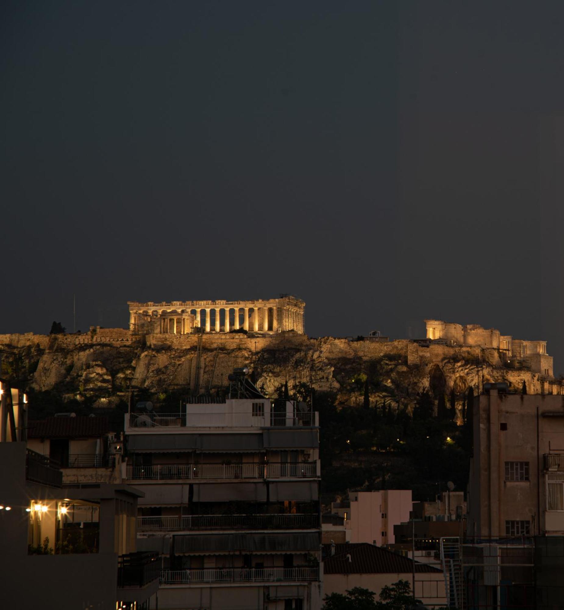 Stunning Acropolis View - 500M Metro - At Historical Center Lejlighed Athen Eksteriør billede