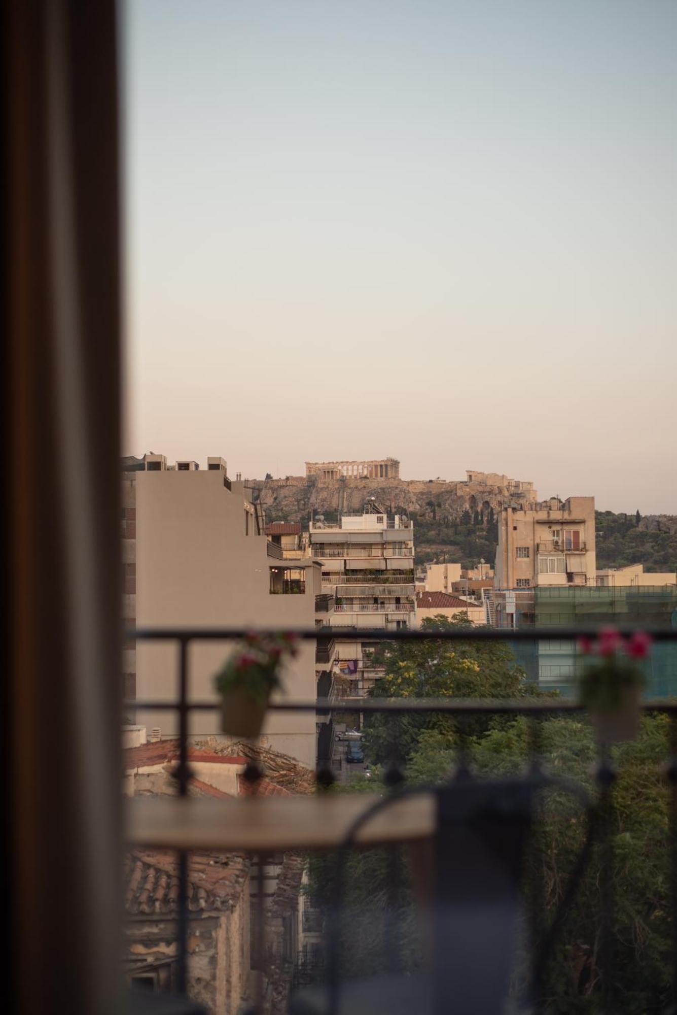 Stunning Acropolis View - 500M Metro - At Historical Center Lejlighed Athen Eksteriør billede